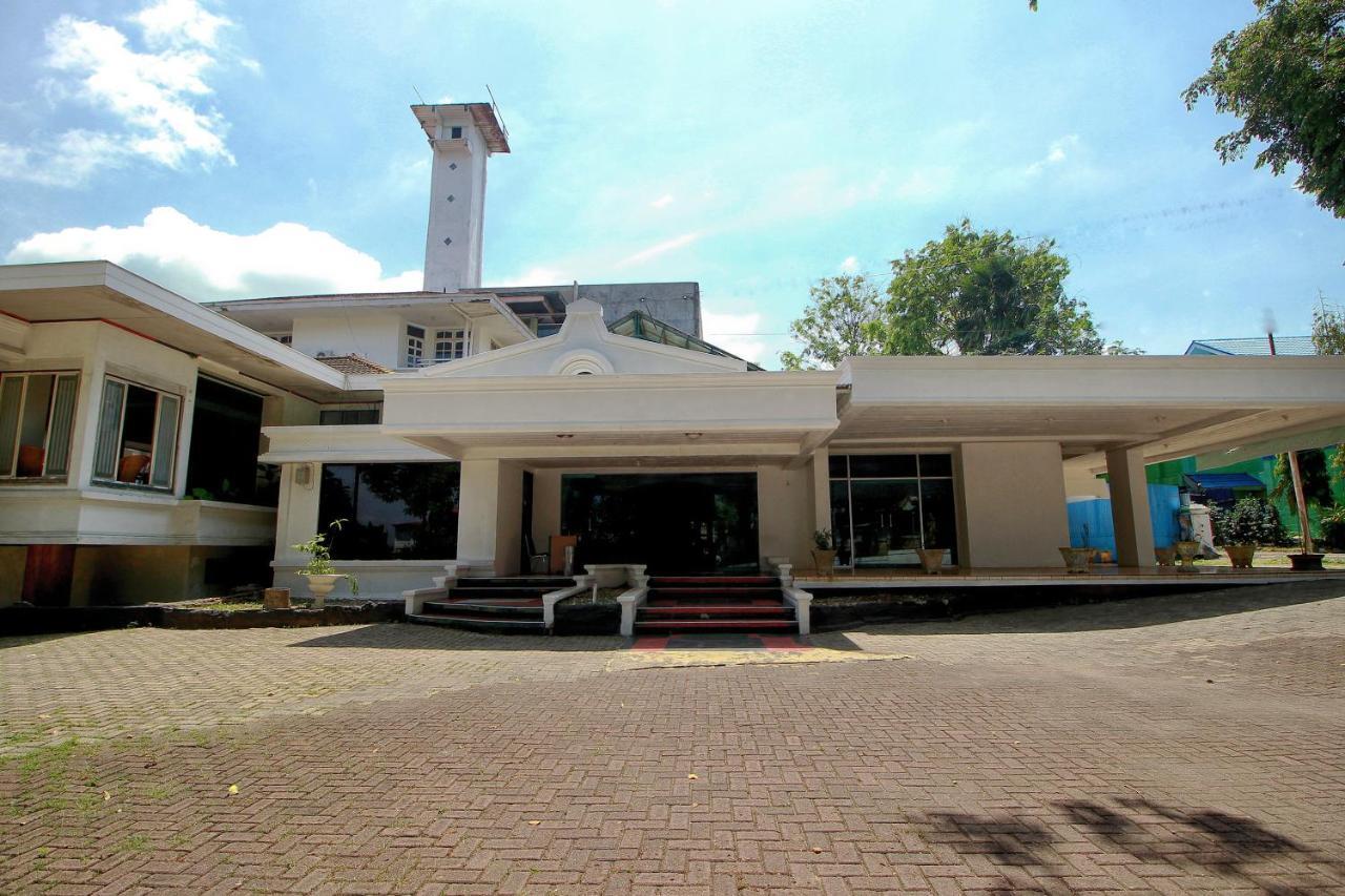 Oyo 2360 Hotel Rio Bengkulu Luaran gambar