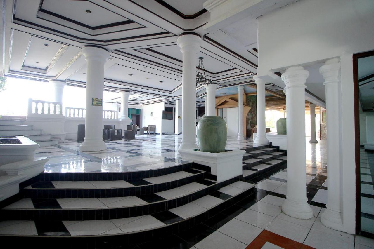 Oyo 2360 Hotel Rio Bengkulu Luaran gambar